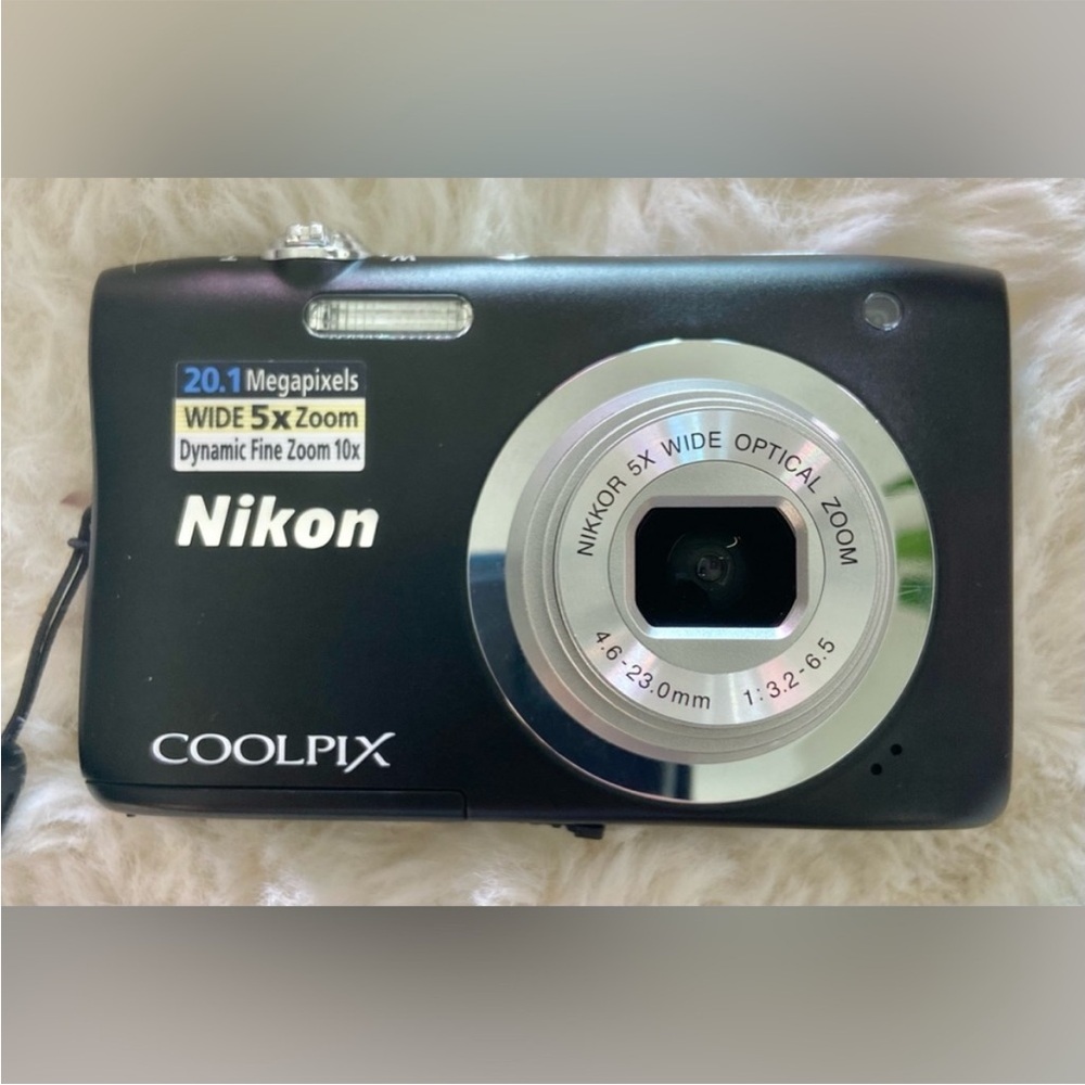 Nikon Coolpix A100 ~ 20MP Compact Digital Camera ~ Black ~ w/ Battery SD Card
